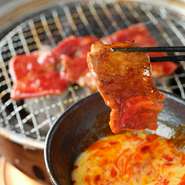 おすすめ　秘伝の赤味噌で楽しむ当店オリジナルのすき焼きです