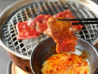 おすすめ　秘伝の赤味噌で楽しむ当店オリジナルのすき焼きです