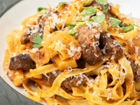 食べ応えたっぷり『淡路経産牛スネ肉　ボロネーゼ』