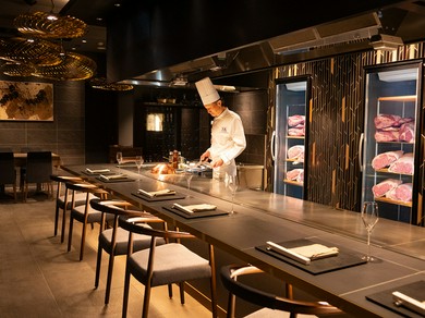 大人のデートに、贅沢ステーキを