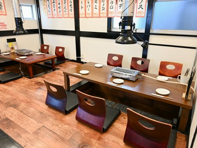 掘りごたつでくつろぎながら、家族団らんの焼肉時間