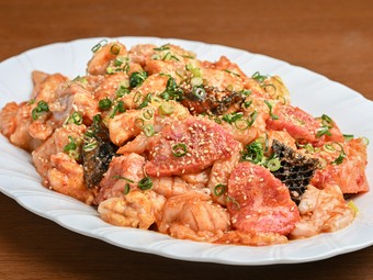 新鮮ぷりぷり！ホルモン好き必食の一皿『特選おぎゅうもり』