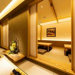 全100席のキャパシティに、個室完備で多くの用途に対応可