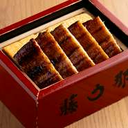 大切な家族との行事にも利用できるお店。鰻重や一品料理だけでなく、季節の食材を盛り込んだ御膳メニューもあり、お祝いごとをはじめ日常の多くのシチュエーションに利用できます。