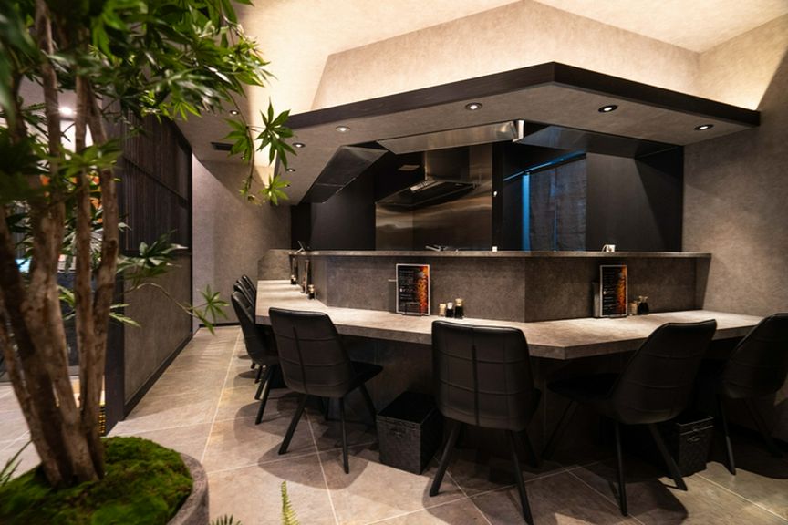 非日常の時間。おいしい料理と雰囲気を楽しめるカウンター席