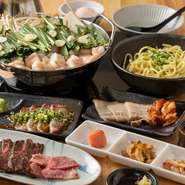 もつ鍋をはじめとした、オススメメニュー満載のコース料理もあり。いつもの飲み会・プライベートな宴会から接待まで、幅広いシーンに利用できます。複数の席を利用することで、最大24名での宴会にも対応可能です。