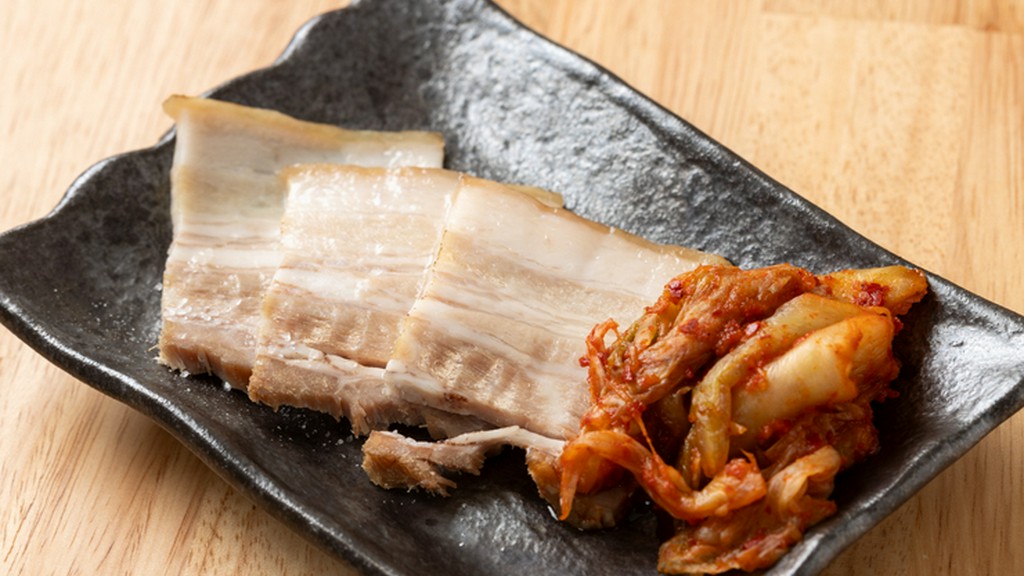 蒸し豚とキムチ