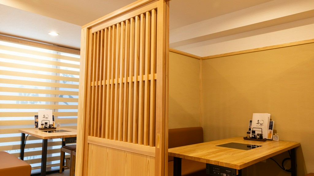 プライベートな場面にも嬉しい半個室席