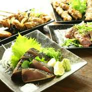 刺身料理などの一品は、自他ともに認めるおいしさが自慢。かつおほかアレンジした魚料理に舌鼓を打てます。鶏、肴料理はだしからこだわっており、脂肪分が少なく、とてもヘルシーなものばかりです。