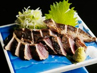 潮風感じる一口『わら焼きカツオのたたき　あわポン酢』