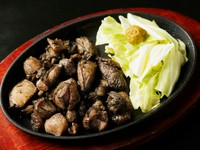 宮崎名物の炭火焼『地鶏もも焼き』