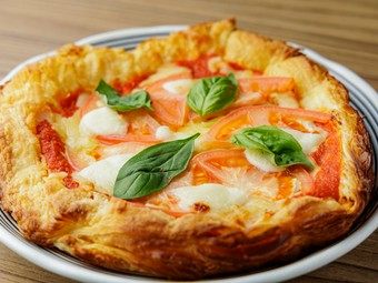 サクサク食感が絶品！定番＆季節の味を楽しめる『パイッツァ』