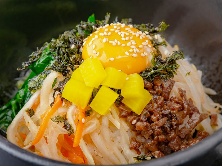 麻生店自慢のタレが旨い『石焼ビビンバ』