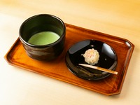 コースの〆の楽しみ。四季折々の詩情を映す『お菓子とお茶』