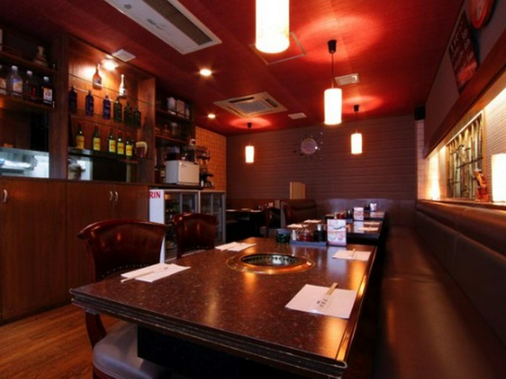 仕事終わりにも気軽に利用できる、くつろぎの空間