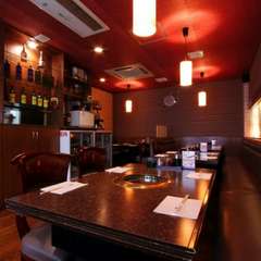 仕事終わりにも気軽に利用できる、くつろぎの空間