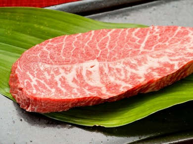 希少部位を贅沢な大判で提供『ミスジ』