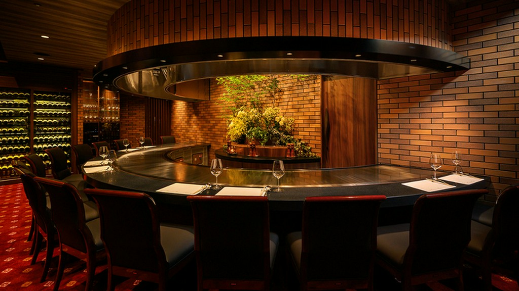 大切な人と一緒に愉しみたい、祝祭感あふれる料理と美酒の宝庫