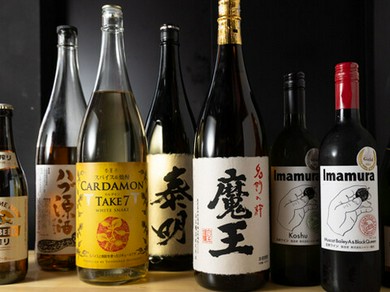 クラフトビールから定番ビールまで、5種類の瓶ビールを味わえる