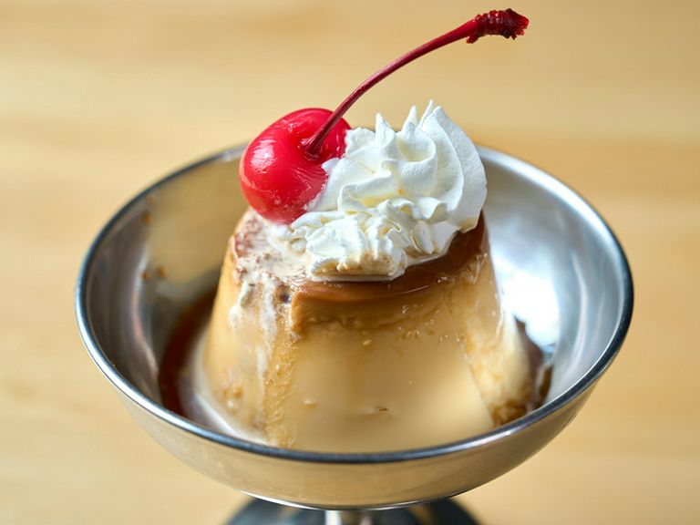 感動のなめらかさ。昔ながらのプリンで、食後のお口直しに『自家製プリン』