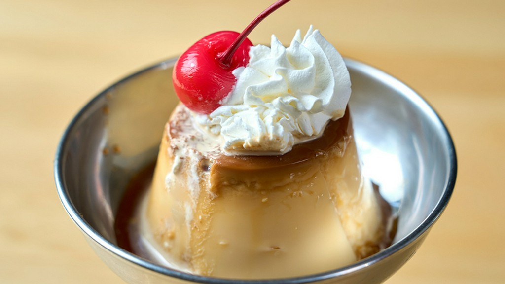 感動のなめらかさ。昔ながらのプリンで、食後のお口直しに『自家製プリン』