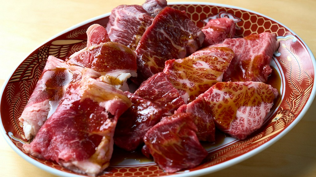 多彩な赤身肉を楽しみたい方に。その日のオススメの赤身を一皿に『ミックス赤身1人前』