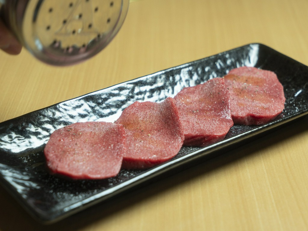 鮮度抜群の生タンや、新鮮レバーは必見