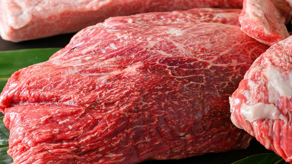 畜産農家と育て上げた「龍樹ビーフ」「龍樹ポーク」