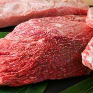 畜産農家協力のもと、イチから育て上げた新ブランド「龍樹ビーフ」「龍樹ポーク」。こだわりの食材をメインに、贅沢なしゃぶしゃぶを楽しめます。