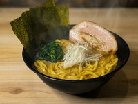 当店オリジナルの龍樹ポークを蒸す事により極上の柔らかさで！
柔らかく蒸された玉葱とシャキシャキの長ネギのコントラストが
豚肉の旨みを引き立てます。