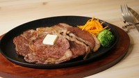 ミニスープ・ミニサラダ・ライス付きの
A5龍樹ビーフの極上ステーキ定食