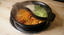 ９品のおばんざいと
９種類の鍋から選べる特性出汁で味わう2色鍋の
龍樹ポークコース。