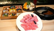 こだわりのおばんざい9品
龍樹ビーフ希少部位のしゃぶしゃぶ
〆の自家製もち姫麺、デザートの豪華プラン