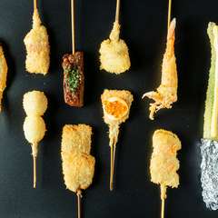 全国各地の食材を使った揚げたての串揚げ