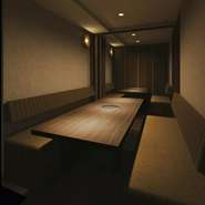 個室をつなげて大きなプライベートルームすることができます。最大14名様まで。