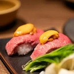 ※希少赤身使用
赤身用に仕込んだシャリに生本わさびをたっぷりつけて、芽ネギとともにお楽しみください。