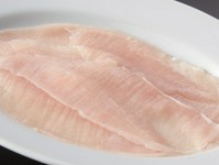 丁寧に薄切りした上質なミノをサッと炙ってお召し上がりください。