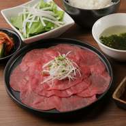 ボリュームNo.1
特製のネギ油をたっぷり絡めて食べていただくプリプリの牛タンです。