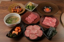 『焼肉とご飯』を愛する方に向けたボリュームたっぷりのカジュアルなコースです。ごはんはお代わり自由です