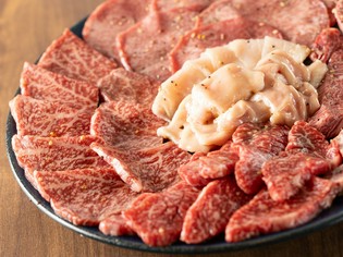 自慢の肉を詰め込んだ贅沢セット『李昇盛り』