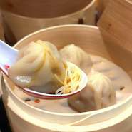 小籠包の手包み体験が手軽に楽しめるお店♪
小籠包や餃子などの点心と様々なジャンルのアテが楽しめる創作点心ダイニング♪