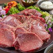 選りすぐりのお肉をメインに迎えた焼肉店【ぶりあん　北谷店】。アメリカンビレッジから徒歩3～5分ほどとアクセスも良く、大人なデートにも最適です。大切な人と特別な一時を過ごせます。