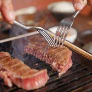 熟練技で焼き上げる厳選赤身肉のコースで、ワンランク上の女子会を演出してみませんか。定番のステーキコースはもちろん、すき焼きをメインに迎えたコースも登場。何度足を運んでも楽しいお店です。
