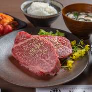 自慢の黒毛和牛ヒレ肉300gが堪能できる人気のコース。上質なお肉をしっかりと楽しめます。満足感抜群のイチオシステーキコースです。