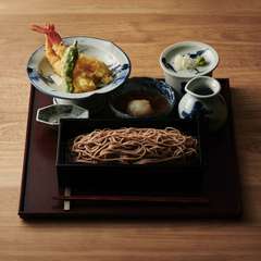 道産石臼挽そば粉を使用。風味豊かな『蕎麦』