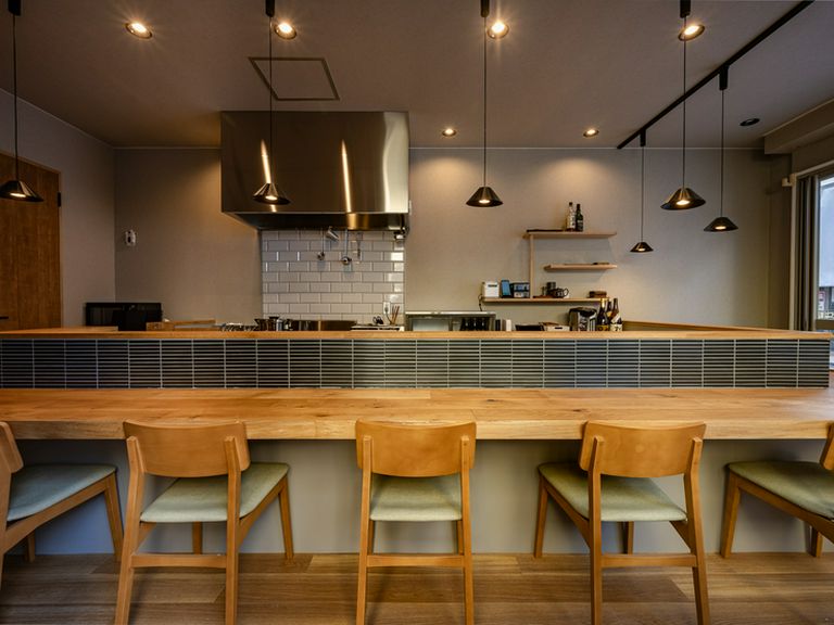 入りやすくて、くつろげる、寿司屋×カフェの和み空間も評判