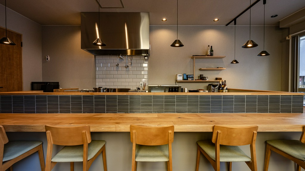 入りやすくて、くつろげる、寿司屋×カフェの和み空間も評判