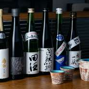 佐賀の銘酒「鍋島」をはじめ、各地の旨い地酒を日本酒通の店主が選りすぐり。季節限定酒やプレミアム酒も登場し、コースや単品と同様に抑えた価格で提供。半合から注文できるので、銘酒の飲み比べも思いのまま。