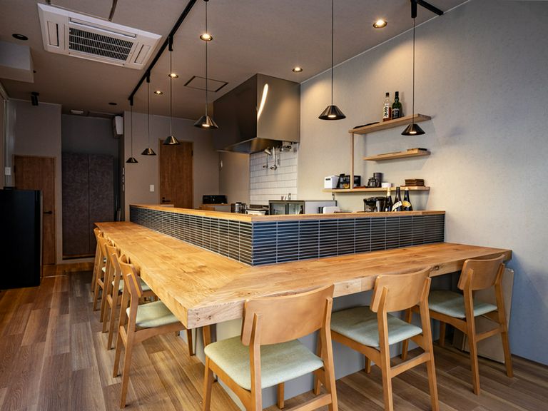 カフェ風の寿司店で、肩肘はらない本格寿司デートを楽しめる！