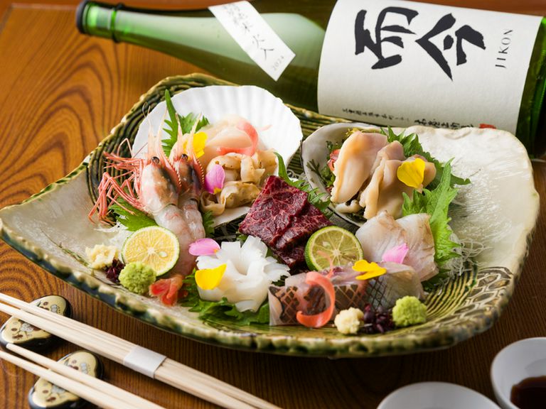 旬の鮮魚をはじめ、吟味された良質な食材をくつろぎ空間で堪能